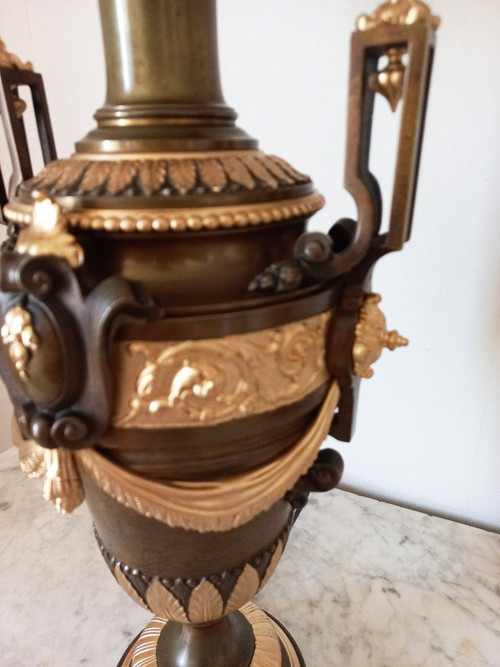 Importante Paire De Lampes à l 'Antique En Bronze Patiné Et Doré XIXe Siècle