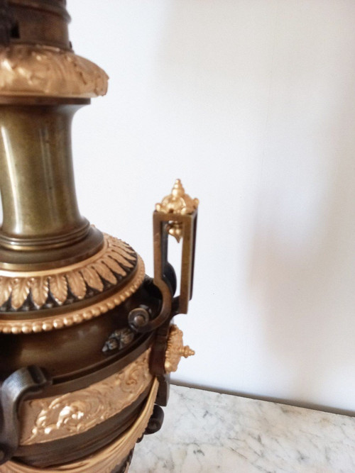 Importante Paire De Lampes à l 'Antique En Bronze Patiné Et Doré XIXe Siècle