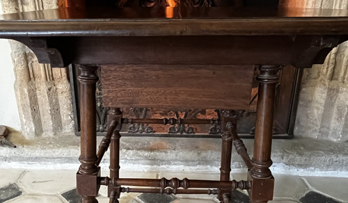 Table en noyer massif, dite "de changeur"