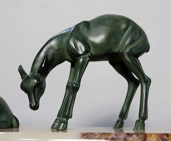 Patinated spelter "Deer and its hinds", Art Deco period - Early 20th century