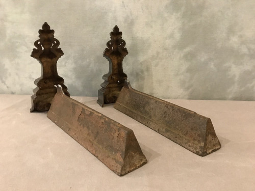 Beaux chenets anciens en fonte et bronze d'époque 19 ème 