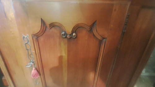 Buffet mit zwei Porzellanschränken aus Kirschholz im Louis-XV-Stil, Mitte des 20. Jahrhunderts
