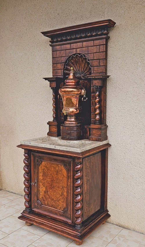 Fontaine XVIIIème Et Son Meuble En Noyer