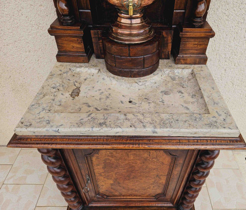 Fontaine XVIIIème Et Son Meuble En Noyer
