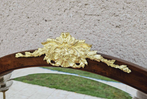Tavolino da toilette con 2 bracci intarsiati e dorati in bronzo chiaro