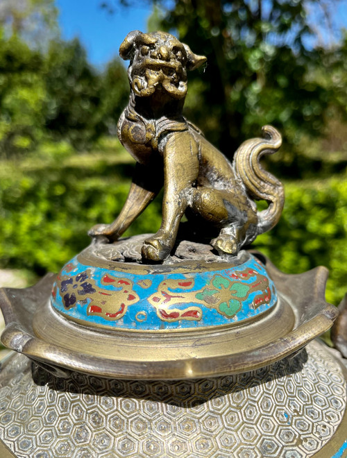 Brûle parfum chinois en émail cloisonné sur cuivre et bronze. XIXème siècle.