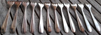 Box of 12 Christofle oyster forks, Dax model