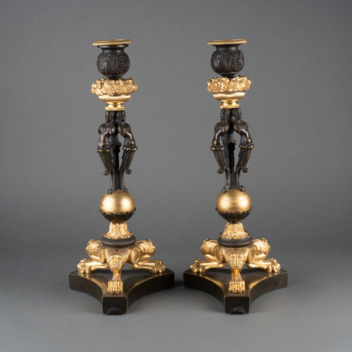 Coppia di candelieri in bronzo e bronzo dorato, epoca XIX secolo 