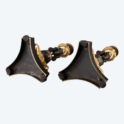 Coppia di candelieri in bronzo e bronzo dorato, epoca XIX secolo 