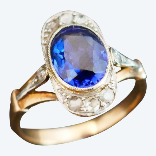 Bague Ancienne or et platine,  Orné d'Un  Saphir Verneuil Et Diamants Taille Rose.