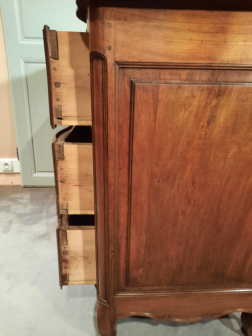 Commode provençale en noyer d’époque XVIIIème siècle.
