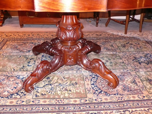 Mahogany pedestal table with violin top from the Napoleon III period.