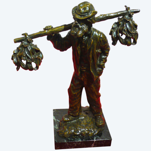 Bronzo raffigurante una raccoglitrice di vischio firmato Jonche