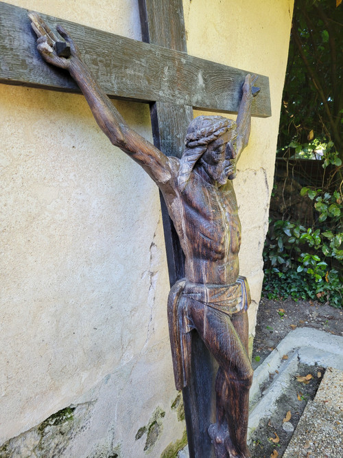 Large carved wooden Christ with inclined head surrounded by a crown of thorns 17th century