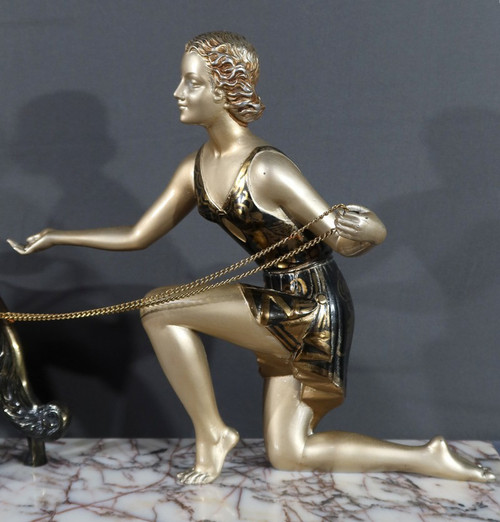 Donna con levrieri in metallo patinato, Art Déco - 1930