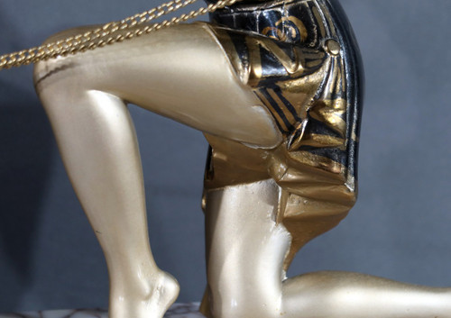 Donna con levrieri in metallo patinato, Art Déco - 1930