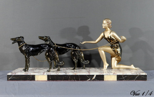 Donna con levrieri in metallo patinato, Art Déco - 1930