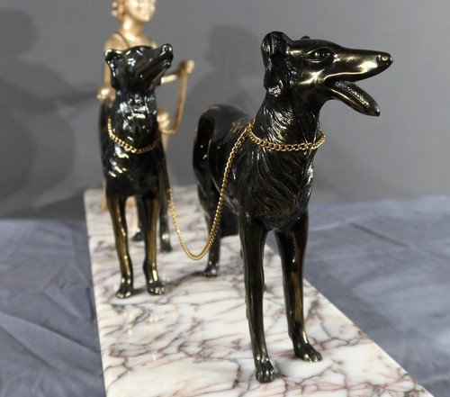 Donna con levrieri in metallo patinato, Art Déco - 1930
