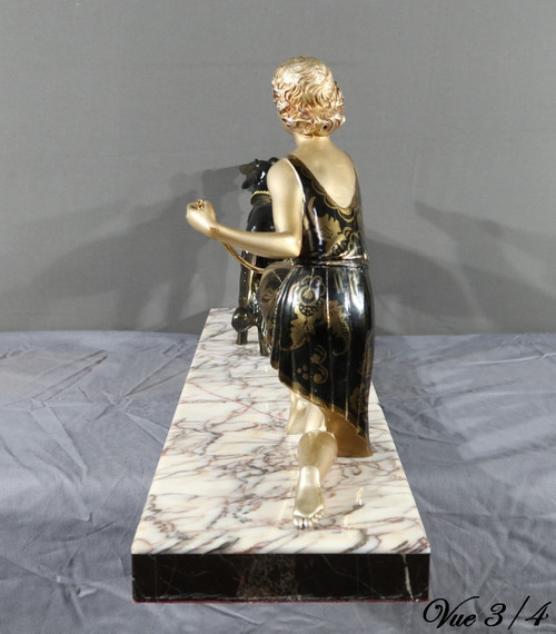 Donna con levrieri in metallo patinato, Art Déco - 1930