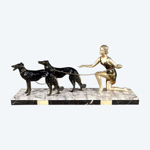 Donna con levrieri in metallo patinato, Art Déco - 1930
