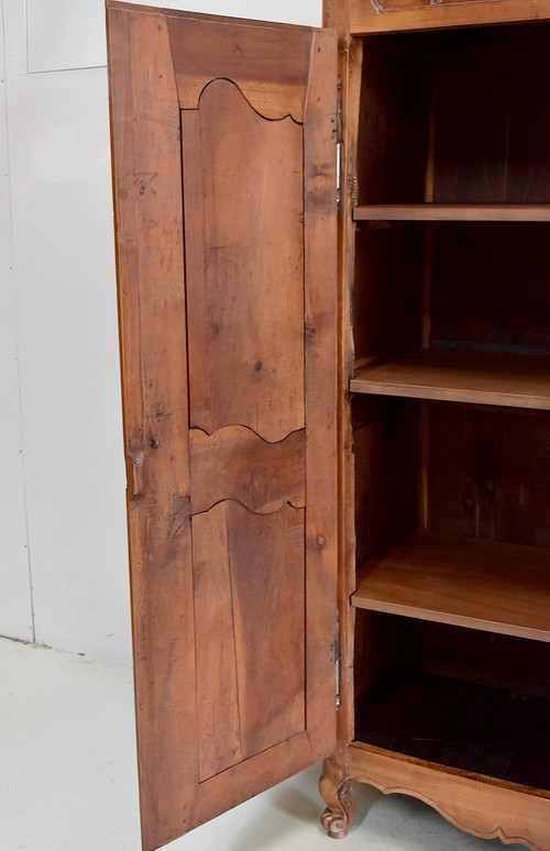 Kleiner Kleiderschrank aus Kirschholz, Region Angers, Stil Louis XV – 19. Jahrhundert