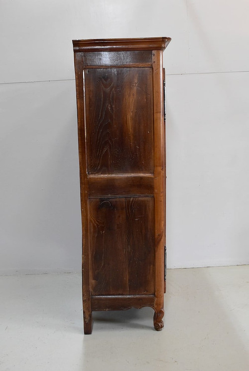 Kleiner Kleiderschrank aus Kirschholz, Region Angers, Stil Louis XV – 19. Jahrhundert