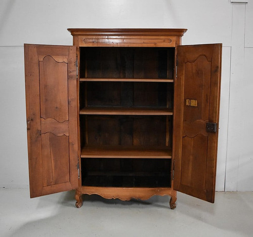 Kleiner Kleiderschrank aus Kirschholz, Region Angers, Stil Louis XV – 19. Jahrhundert