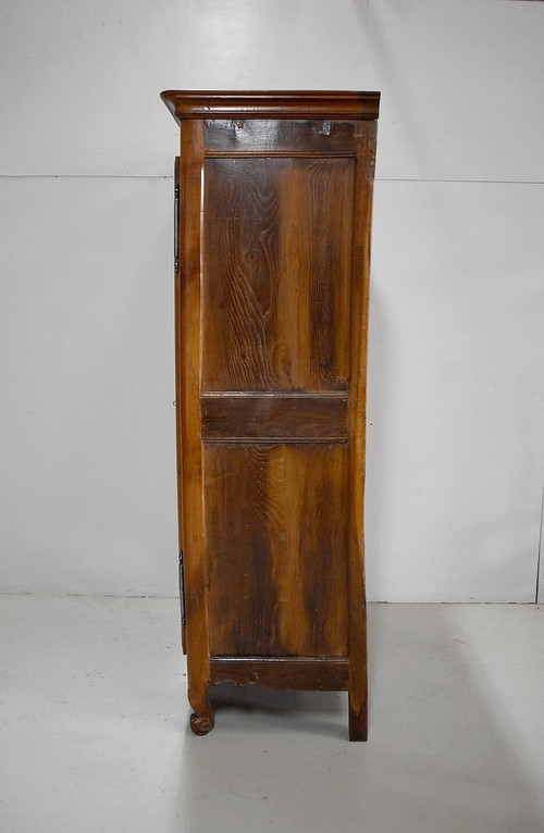 Kleiner Kleiderschrank aus Kirschholz, Region Angers, Stil Louis XV – 19. Jahrhundert