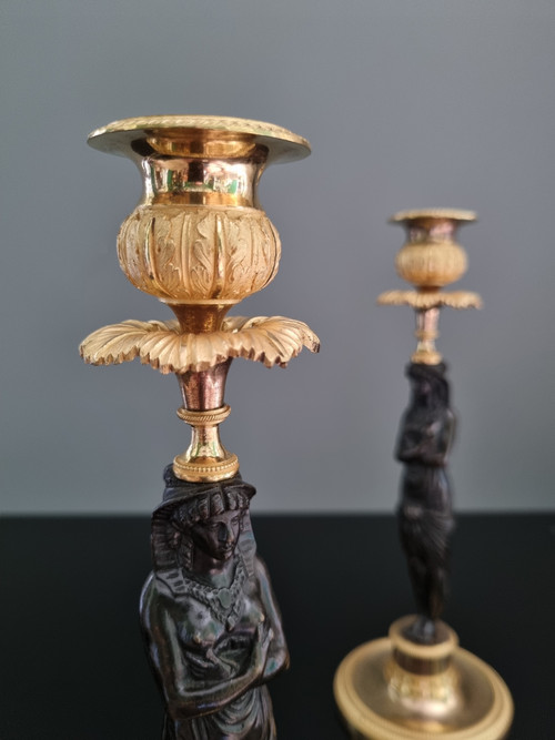 Paar ägyptische Fackeln aus der Zeit der Rückkehr des Konsulats aus Ägypten. 