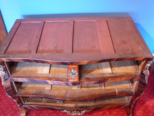 Commode tombeau en marqueterie XVIIIème siècle.