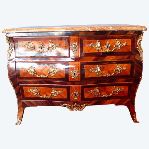 Commode tombeau en marqueterie XVIIIème siècle.