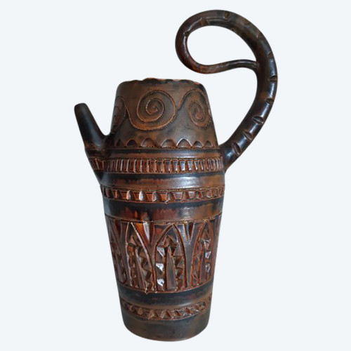 Ceramic in the form of a zoomorphic pitcher with scarified decoration by Huguette Bessone