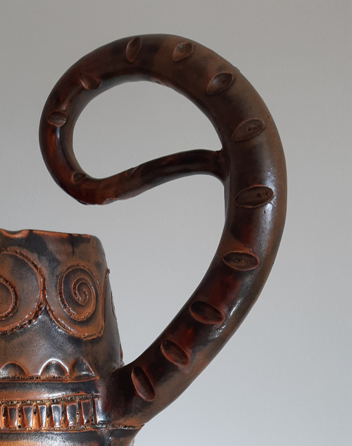 Ceramic in the form of a zoomorphic pitcher with scarified decoration by Huguette Bessone