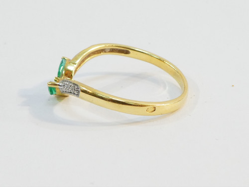 Bague en OR jaune 18 carats avec emeraudes et diamants