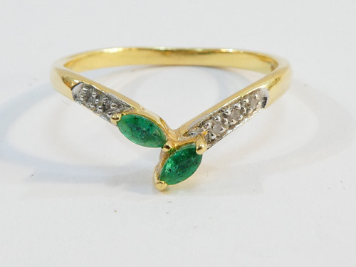 Bague en OR jaune 18 carats avec emeraudes et diamants