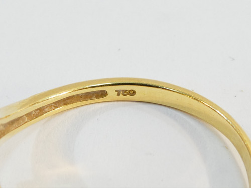 Bague en OR jaune 18 carats avec emeraudes et diamants
