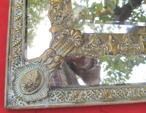 Specchio in stile Luigi XIV con frontone del XIX secolo