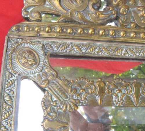 Specchio in stile Luigi XIV con frontone del XIX secolo