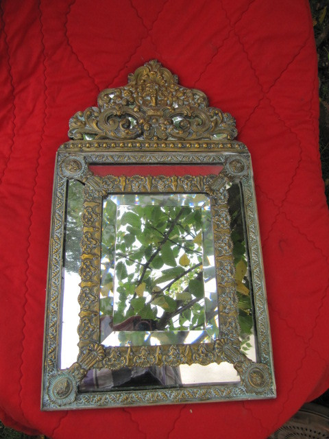 Specchio in stile Luigi XIV con frontone del XIX secolo