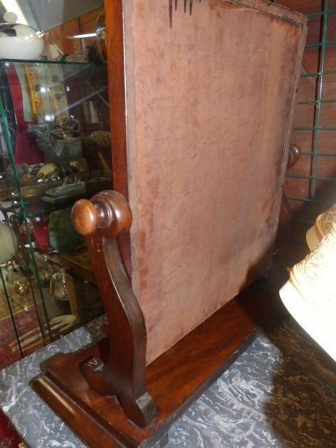 Specchio psichico cubano in mogano fiammato di epoca di restauro