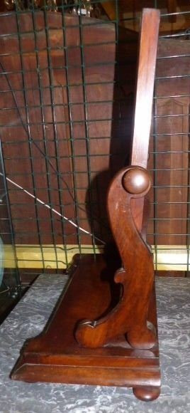 Specchio psichico cubano in mogano fiammato di epoca di restauro