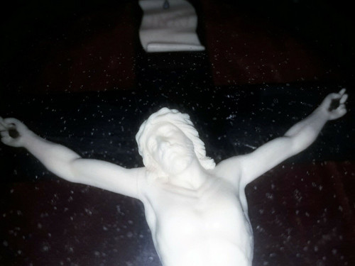 Médaillon ovale à décor dune croix avec crucifix fin XIXème