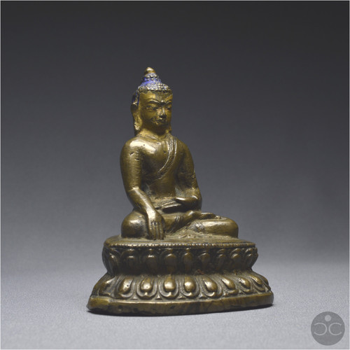 Westtibet, XIII.-XIV. Jahrhundert, Buddha-Darstellung aus Bronze mit brauner Patina
