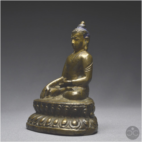 Westtibet, XIII.-XIV. Jahrhundert, Buddha-Darstellung aus Bronze mit brauner Patina