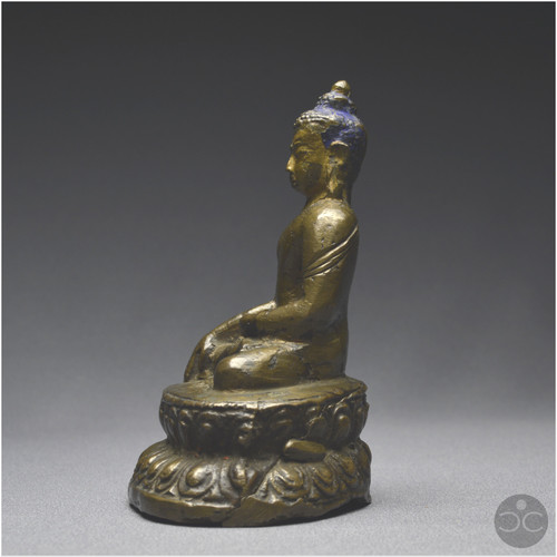 Westtibet, XIII.-XIV. Jahrhundert, Buddha-Darstellung aus Bronze mit brauner Patina