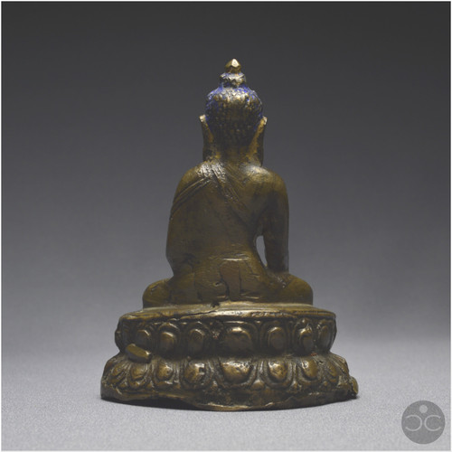 Westtibet, XIII.-XIV. Jahrhundert, Buddha-Darstellung aus Bronze mit brauner Patina