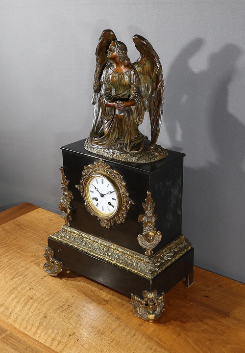 Horloge en Marbre et Bronze, « L’Ange en Contemplation » , Miroy Frères, époque Napoléon III
