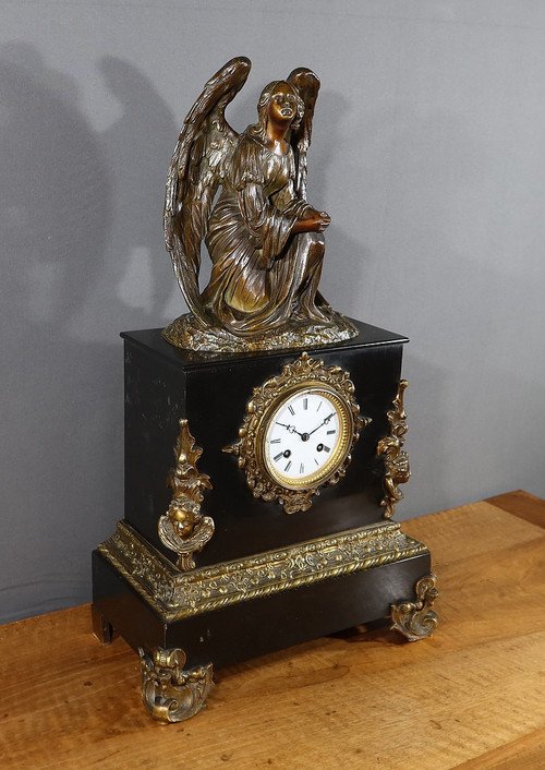 Horloge en Marbre et Bronze, « L’Ange en Contemplation » , Miroy Frères, époque Napoléon III