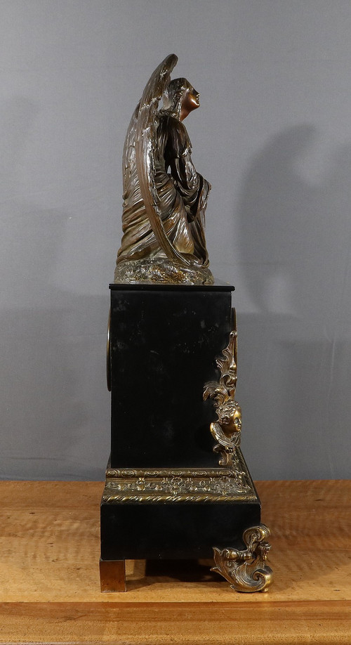 Horloge en Marbre et Bronze, « L’Ange en Contemplation » , Miroy Frères, époque Napoléon III