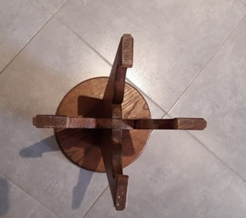 Alter Hocker aus massiver Eiche Volkskunst